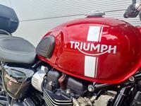 TRIUMPH Street Twin