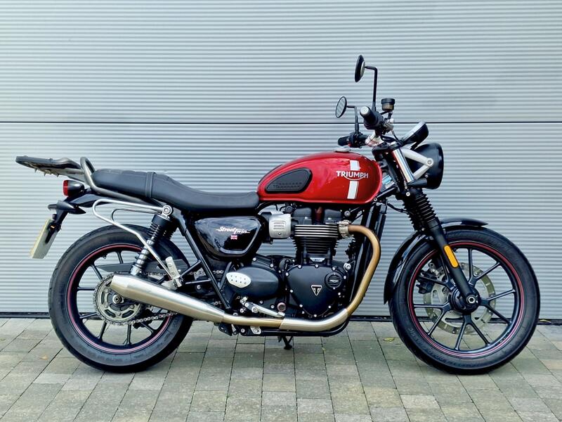 TRIUMPH Street Twin
