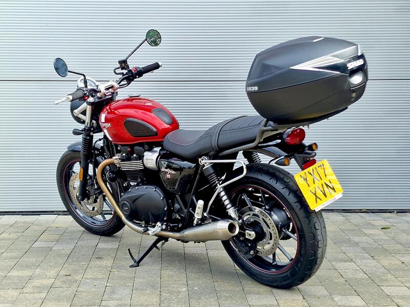 TRIUMPH Street Twin