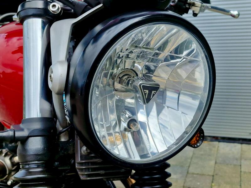 TRIUMPH Street Twin