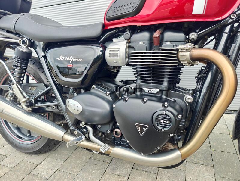 TRIUMPH Street Twin