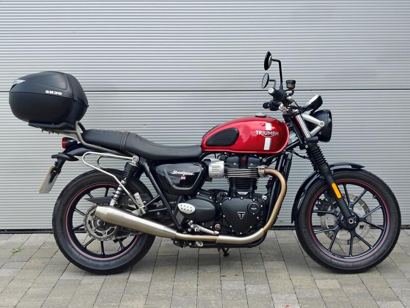 TRIUMPH Street Twin