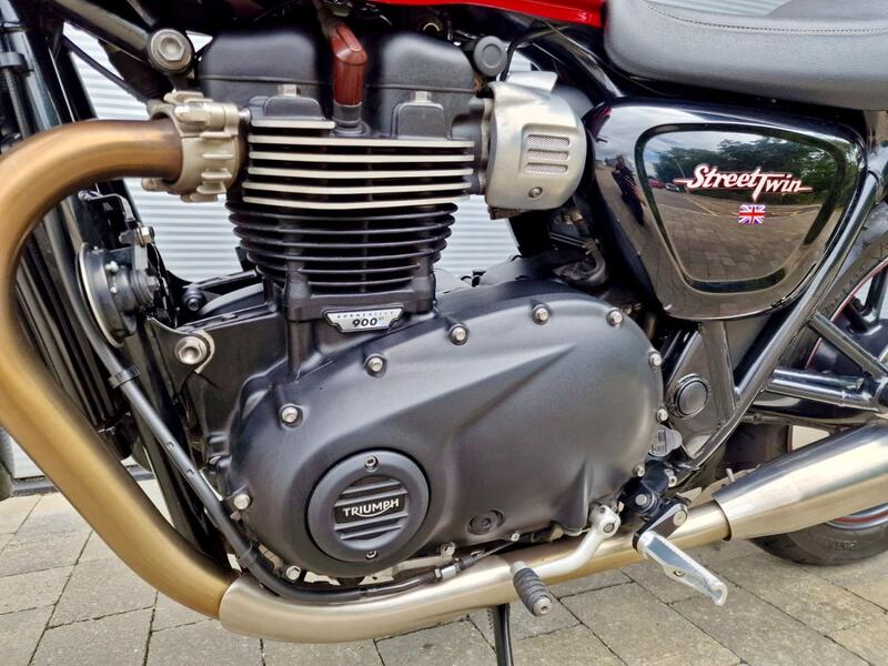 TRIUMPH Street Twin