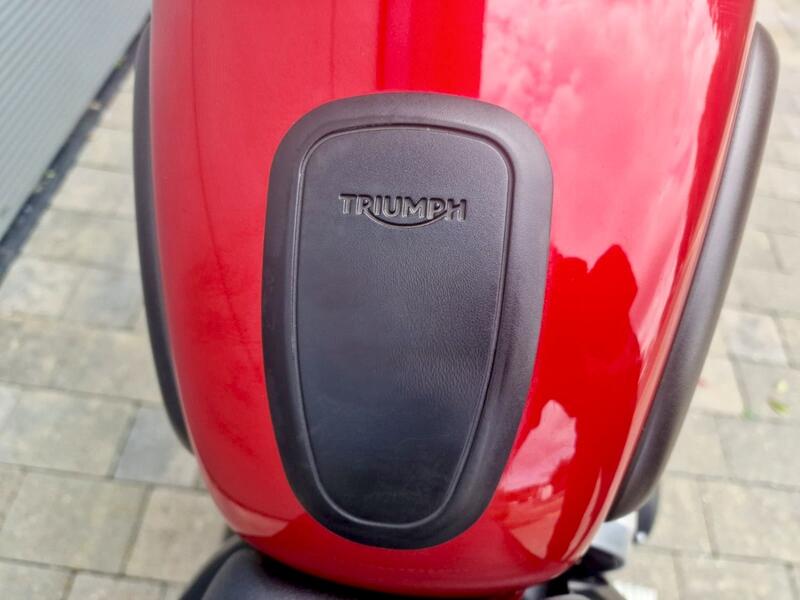 TRIUMPH Street Twin