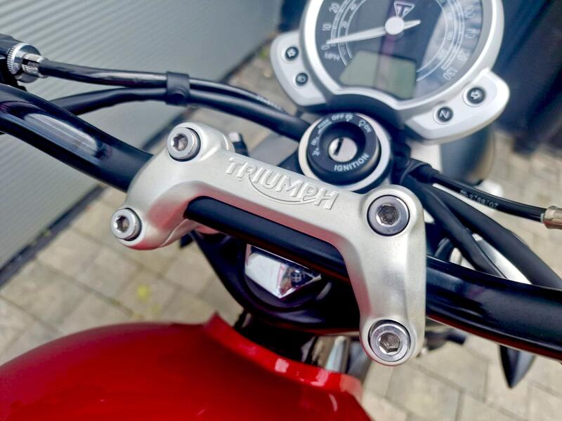 TRIUMPH Street Twin