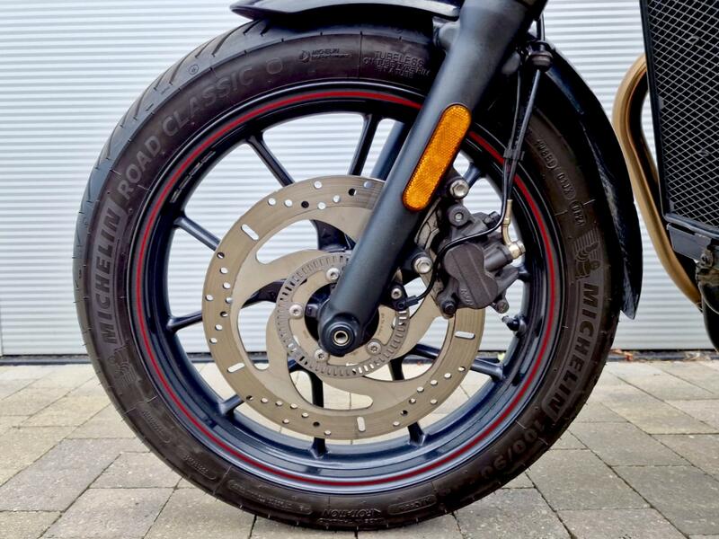 TRIUMPH Street Twin