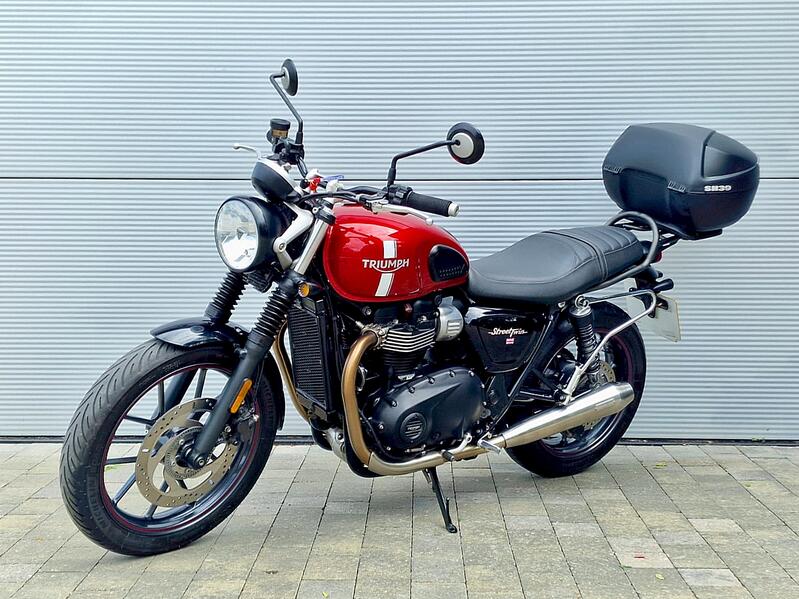 TRIUMPH Street Twin