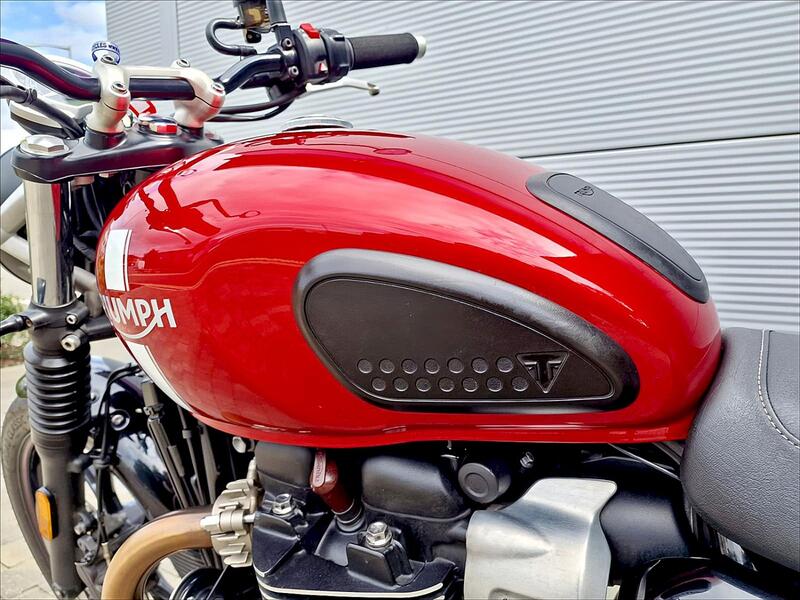 TRIUMPH Street Twin