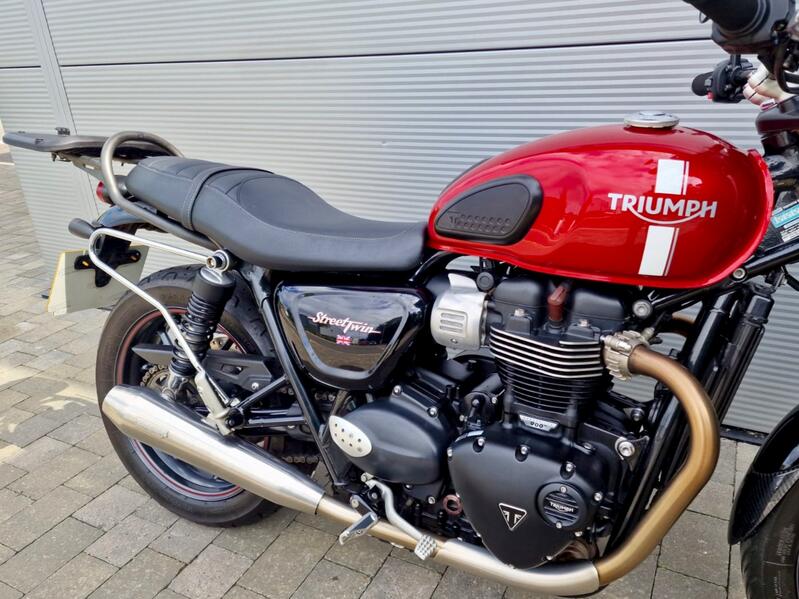 TRIUMPH Street Twin