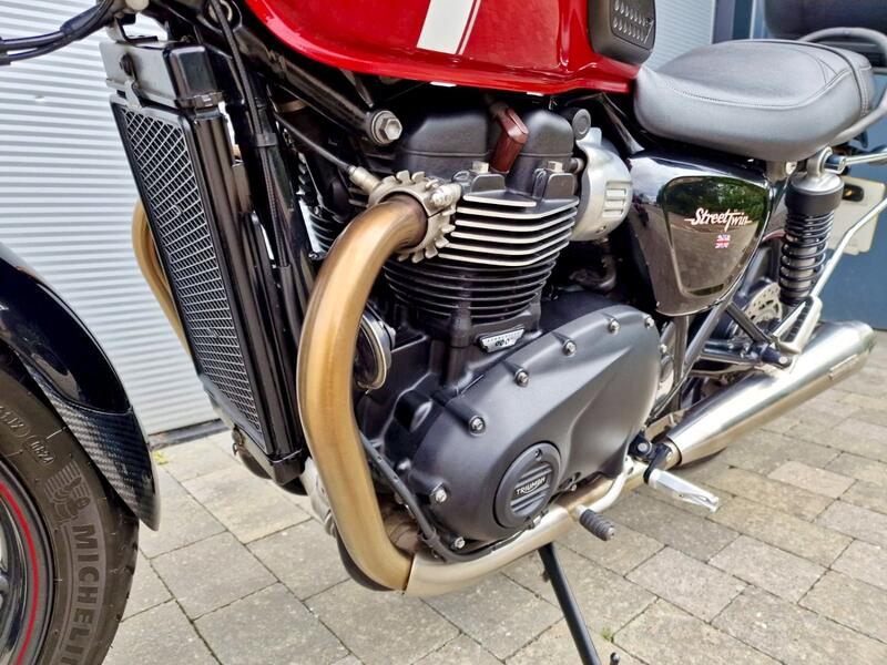 TRIUMPH Street Twin