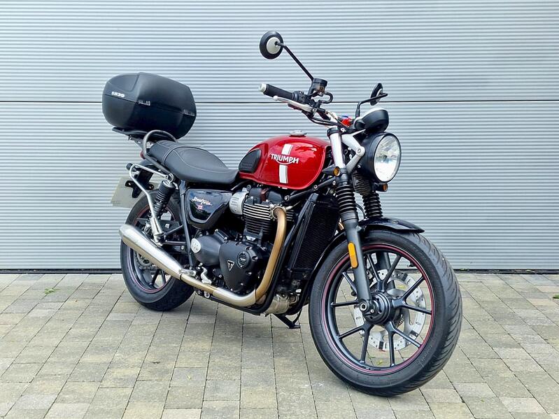 TRIUMPH Street Twin