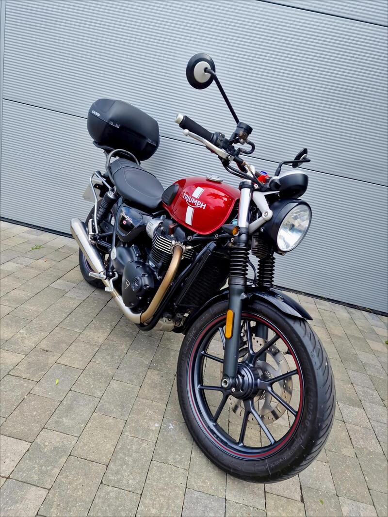 TRIUMPH Street Twin