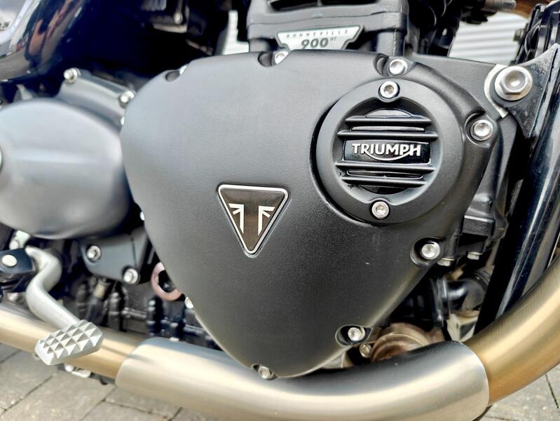 TRIUMPH Street Twin
