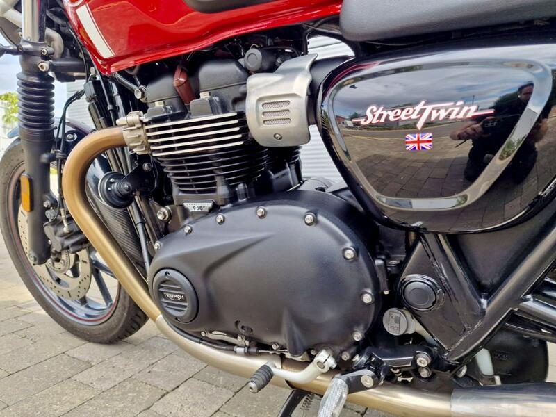 TRIUMPH Street Twin