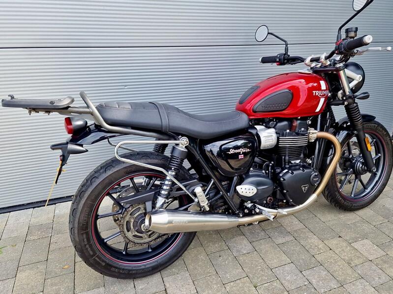 TRIUMPH Street Twin