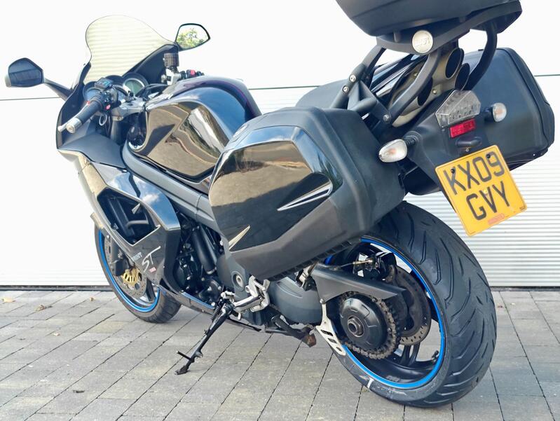 TRIUMPH SPRINT ST 1050
