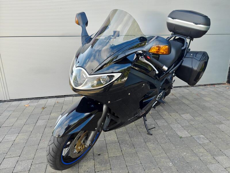TRIUMPH SPRINT ST 1050