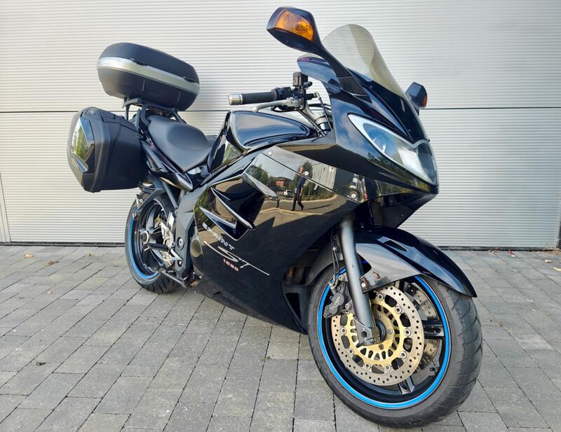 TRIUMPH SPRINT ST 1050