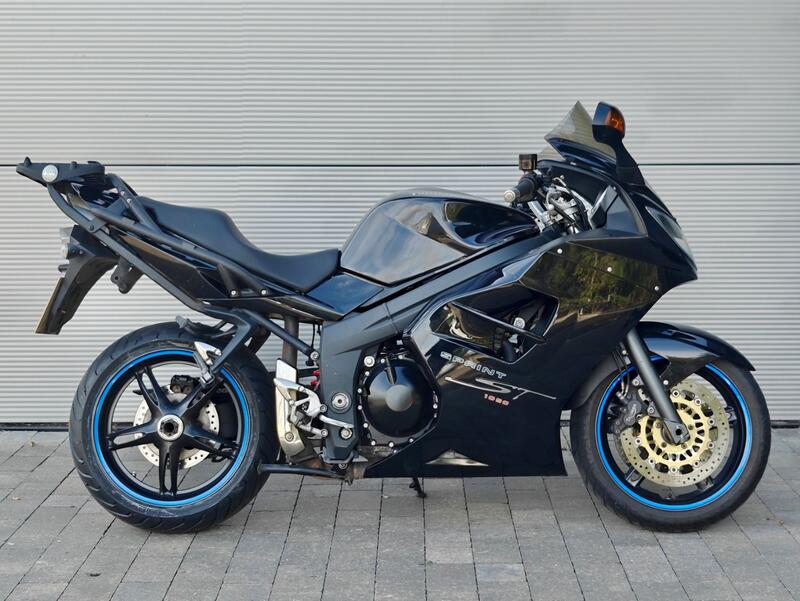 TRIUMPH SPRINT ST 1050