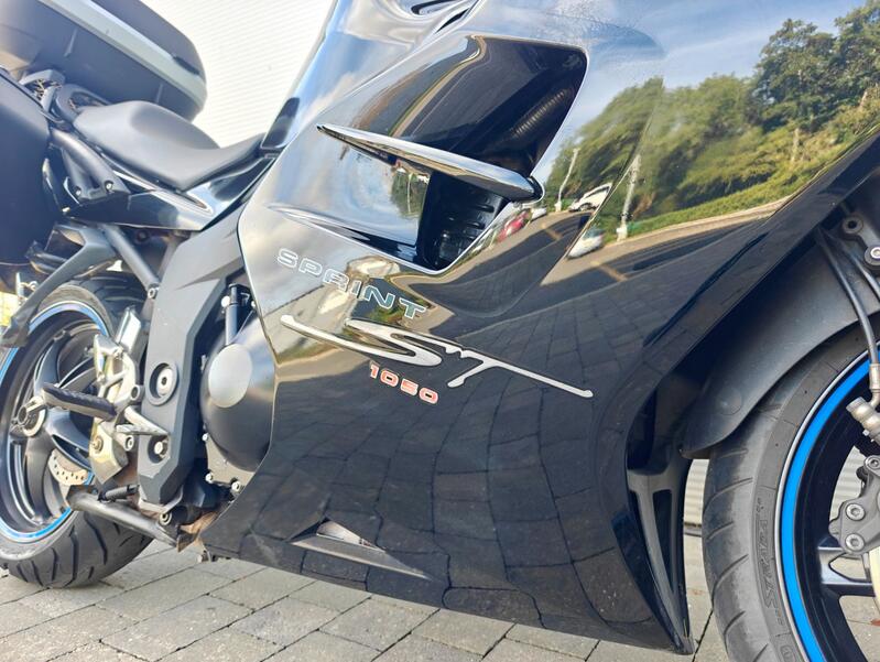 TRIUMPH SPRINT ST 1050