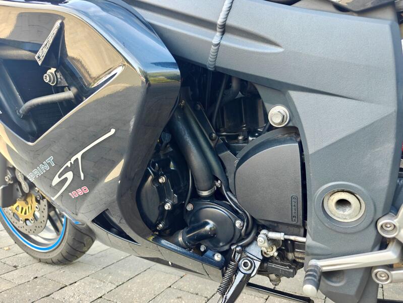 TRIUMPH SPRINT ST 1050