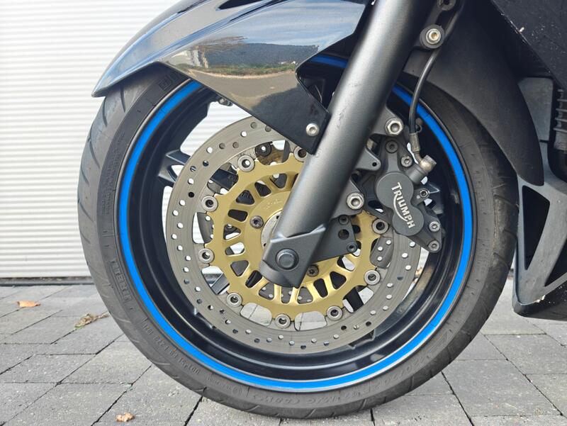 TRIUMPH SPRINT ST 1050