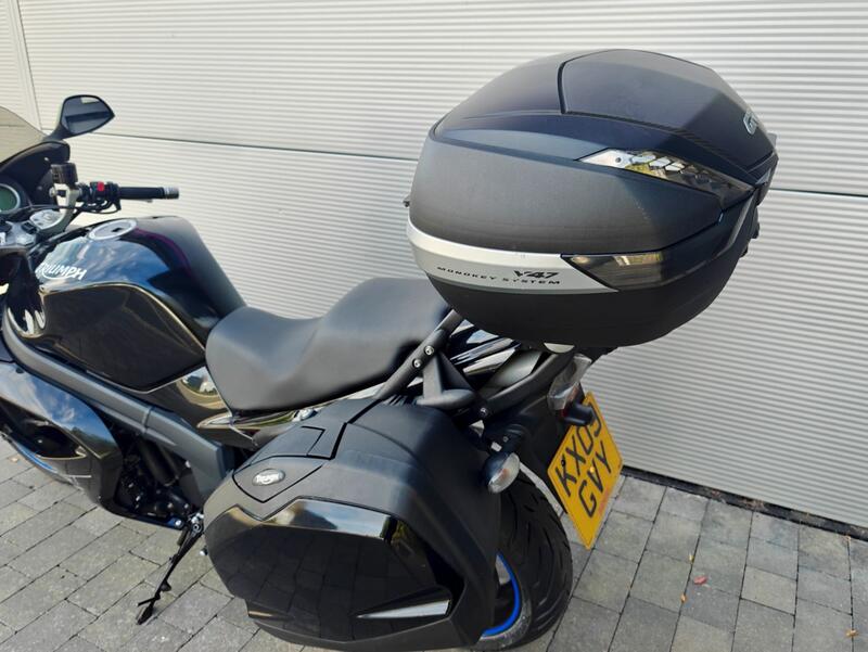 TRIUMPH SPRINT ST 1050