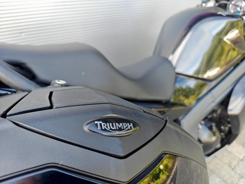 TRIUMPH SPRINT ST 1050