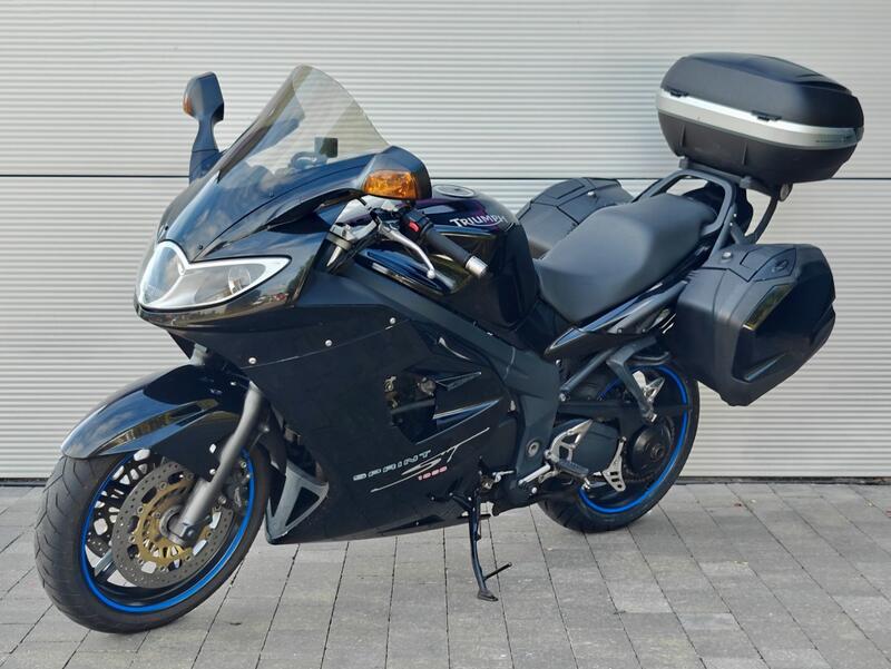 TRIUMPH SPRINT ST 1050