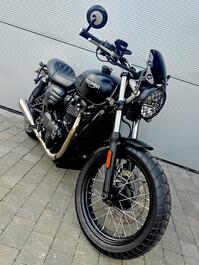 TRIUMPH Street Twin
