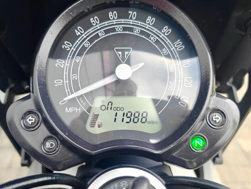 TRIUMPH Street Twin