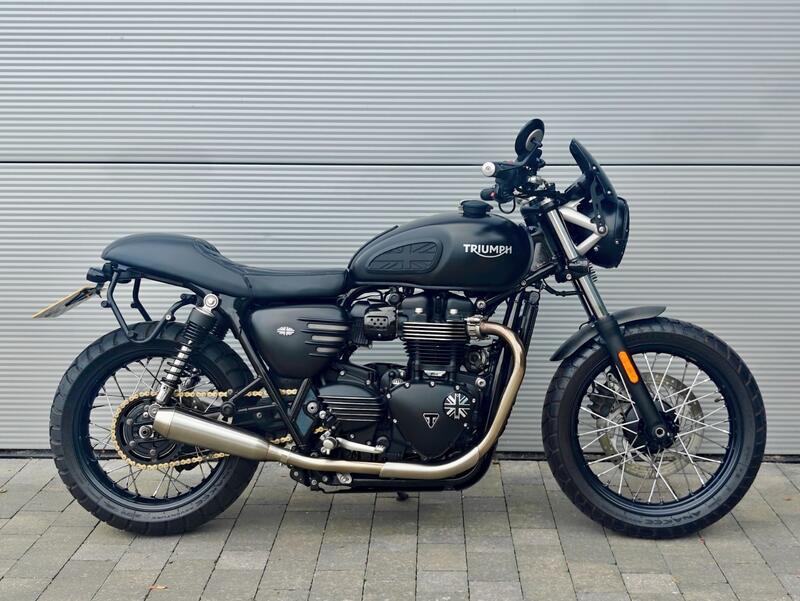 TRIUMPH Street Twin