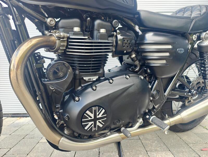 TRIUMPH Street Twin