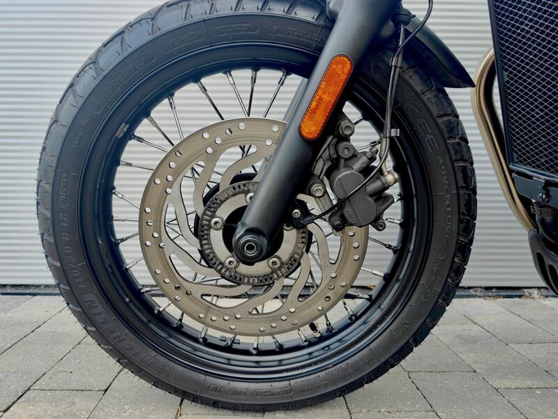 TRIUMPH Street Twin