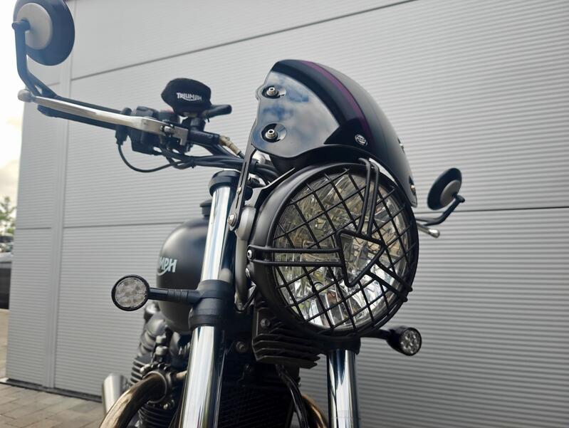 TRIUMPH Street Twin