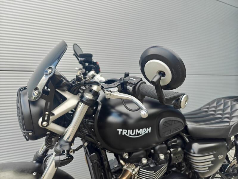 TRIUMPH Street Twin