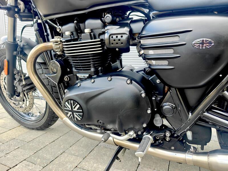 TRIUMPH Street Twin