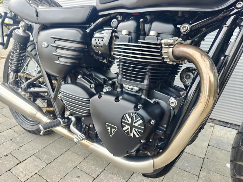 TRIUMPH Street Twin