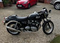 TRIUMPH THRUXTON 900