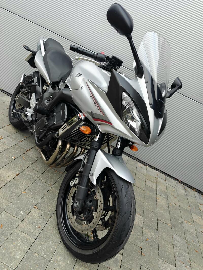 YAMAHA FZ6 Fazer