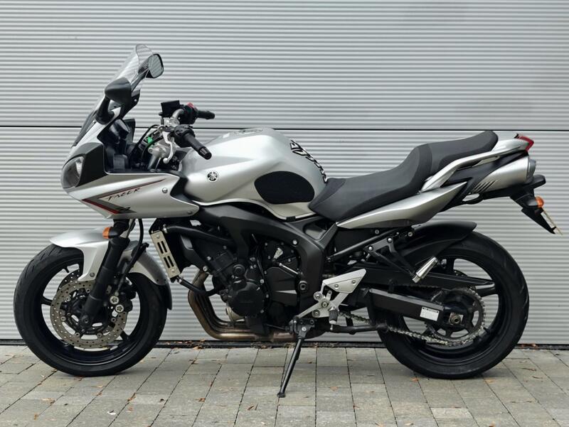 YAMAHA FZ6 Fazer