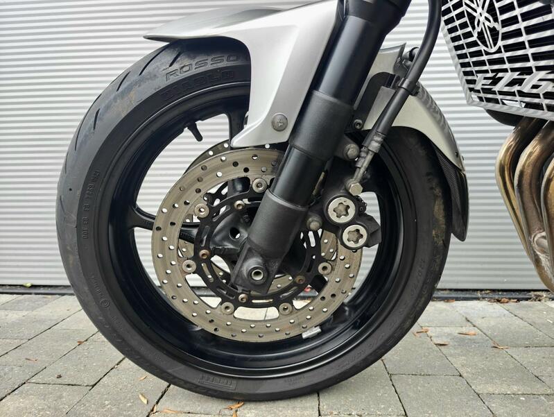 YAMAHA FZ6 Fazer