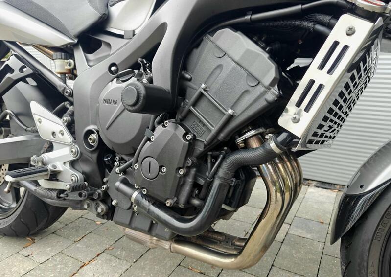 YAMAHA FZ6 Fazer