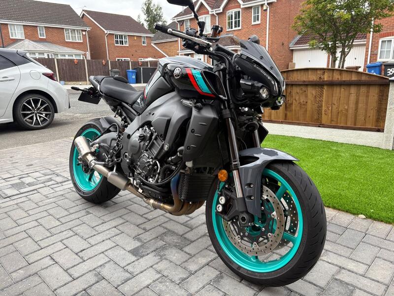 YAMAHA MT-10