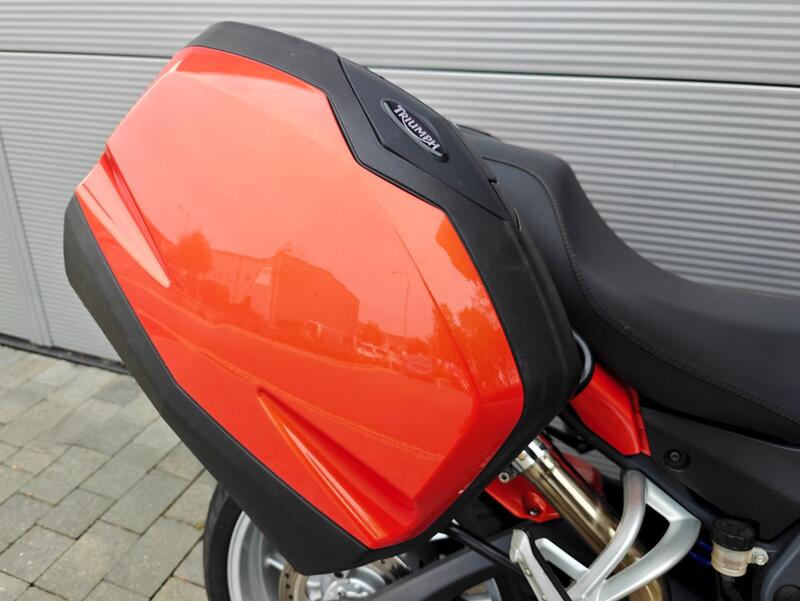 TRIUMPH TIGER 1050