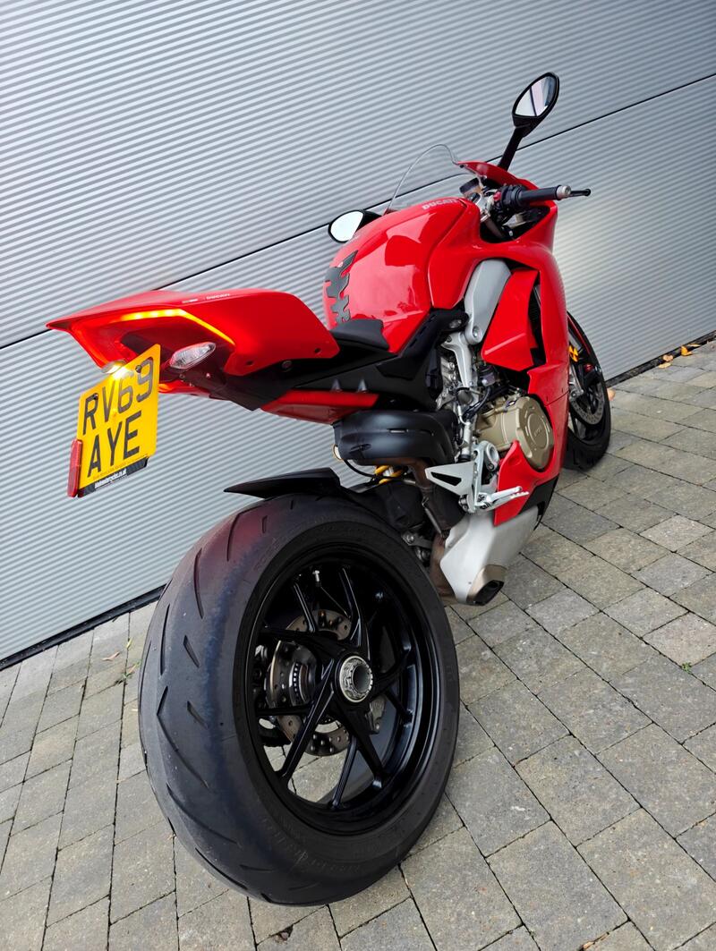 DUCATI Panigale V4